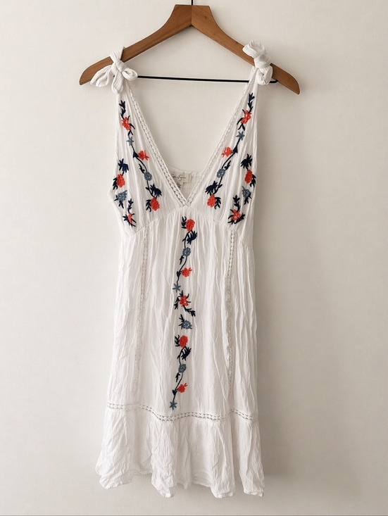Jessica Simpson Dresses & Skirts - Jessica Simpson White Boho Embroidered Tie Shoulder Mini Dress Size S